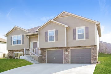 1303 NW High View Dr Grain Valley, MO 64029